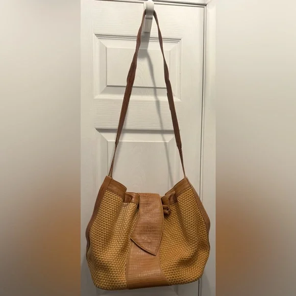 Bally Chic Tan Woven Leather Hobo Bag - Picture 3 of 9